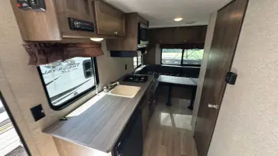 2018 Coleman By Dutchmen Lantern LT 17RD photo 9