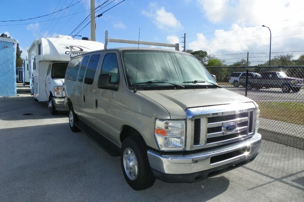 2013 Ford VAN E-350 exterior