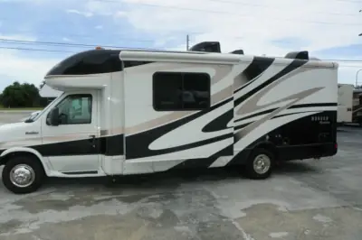 2010 Monaco MONTCLAIR 252DS photo 3