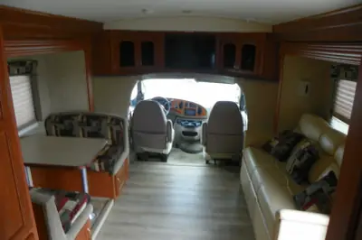 2010 Monaco MONTCLAIR 252DS photo 4