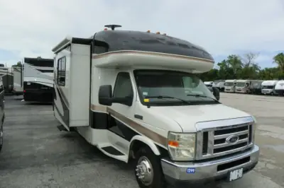 2010 Monaco MONTCLAIR 252DS photo 2
