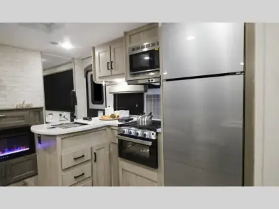 2026 Coachmen Catalina Legacy Edition 343BHTS photo 33