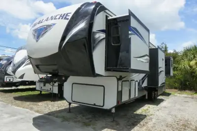 2019 Keystone Avalanche 366MB photo 2