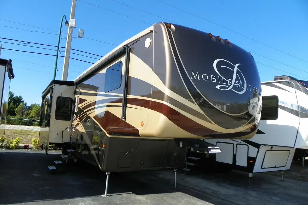 2018 Drv Mobile Suites 36 RSSB3 exterior