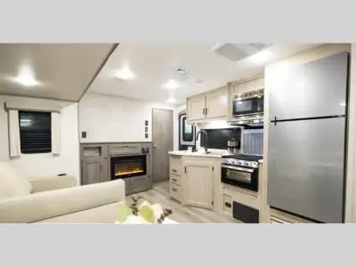 2026 Coachmen Catalina Legacy Edition 293QBCK photo 18