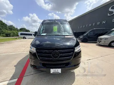 2020 First Class Customs Ultimate Business Class Sprinter photo 8