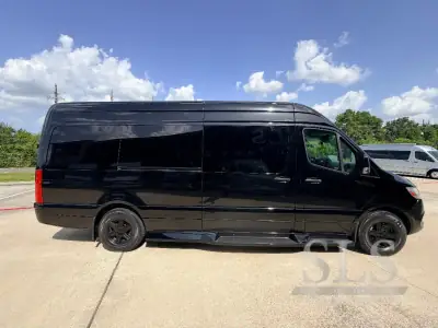 2020 First Class Customs Ultimate Business Class Sprinter photo 2