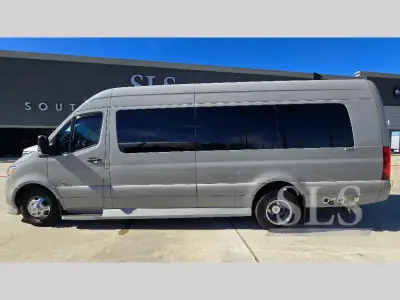 2024 Midwest Automotive Designs Luxe Cruiser D6 170EXT photo 4