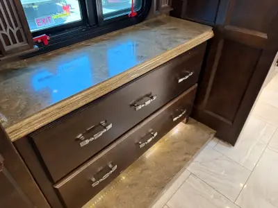 2017 Tiffin Motorhomes 45OPP photo 16