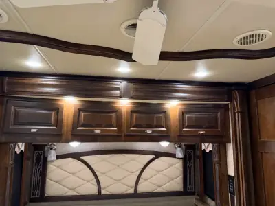2017 Tiffin Motorhomes 45OPP photo 17