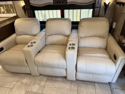 2017 Tiffin Motorhomes 45OPP photo 9