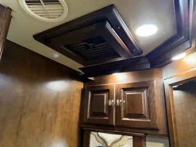 2017 Tiffin Motorhomes 45OPP photo 14
