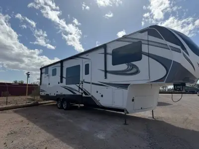2022 Grand Design SOLITUDE 380FL photo 4