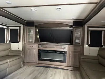 2022 Grand Design SOLITUDE 380FL photo 9