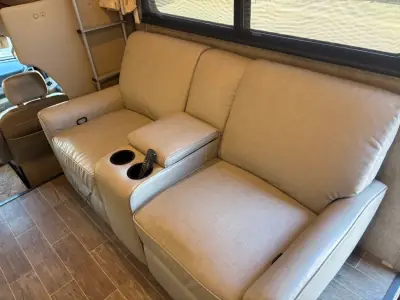 2020 Thor Motor Coach OMNI BB35 photo 5