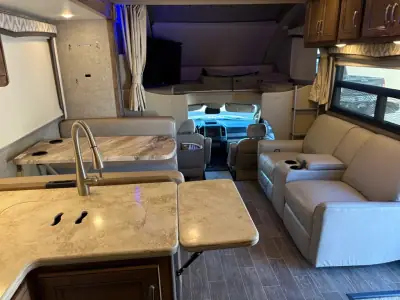 2020 Thor Motor Coach OMNI BB35 photo 15