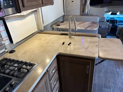 2020 Thor Motor Coach OMNI BB35 photo 12