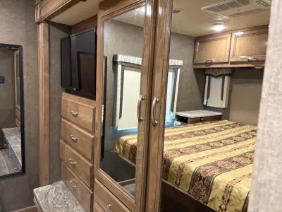 2020 Thor Motor Coach OMNI BB35 photo 23