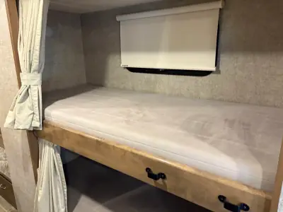 2020 Thor Motor Coach OMNI BB35 photo 17