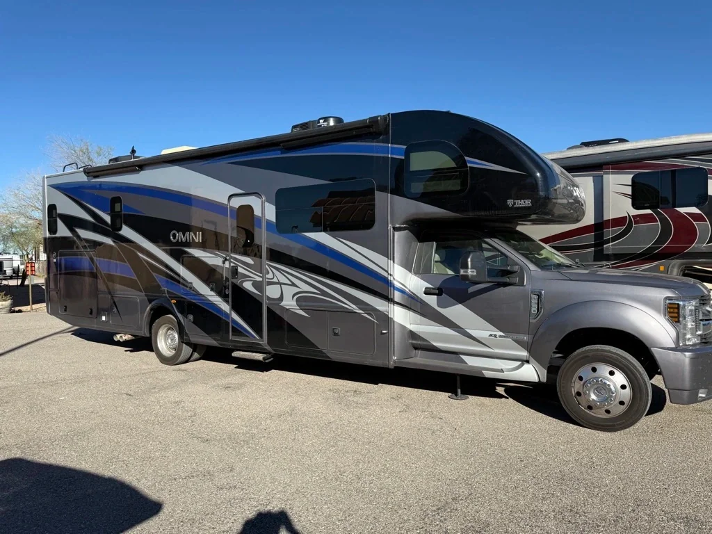 2020 Thor Motor Coach OMNI BB35 exterior