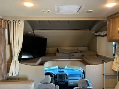 2020 Thor Motor Coach OMNI BB35 photo 8