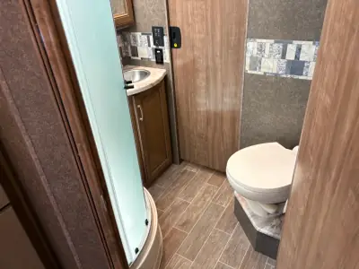 2020 Thor Motor Coach OMNI BB35 photo 13