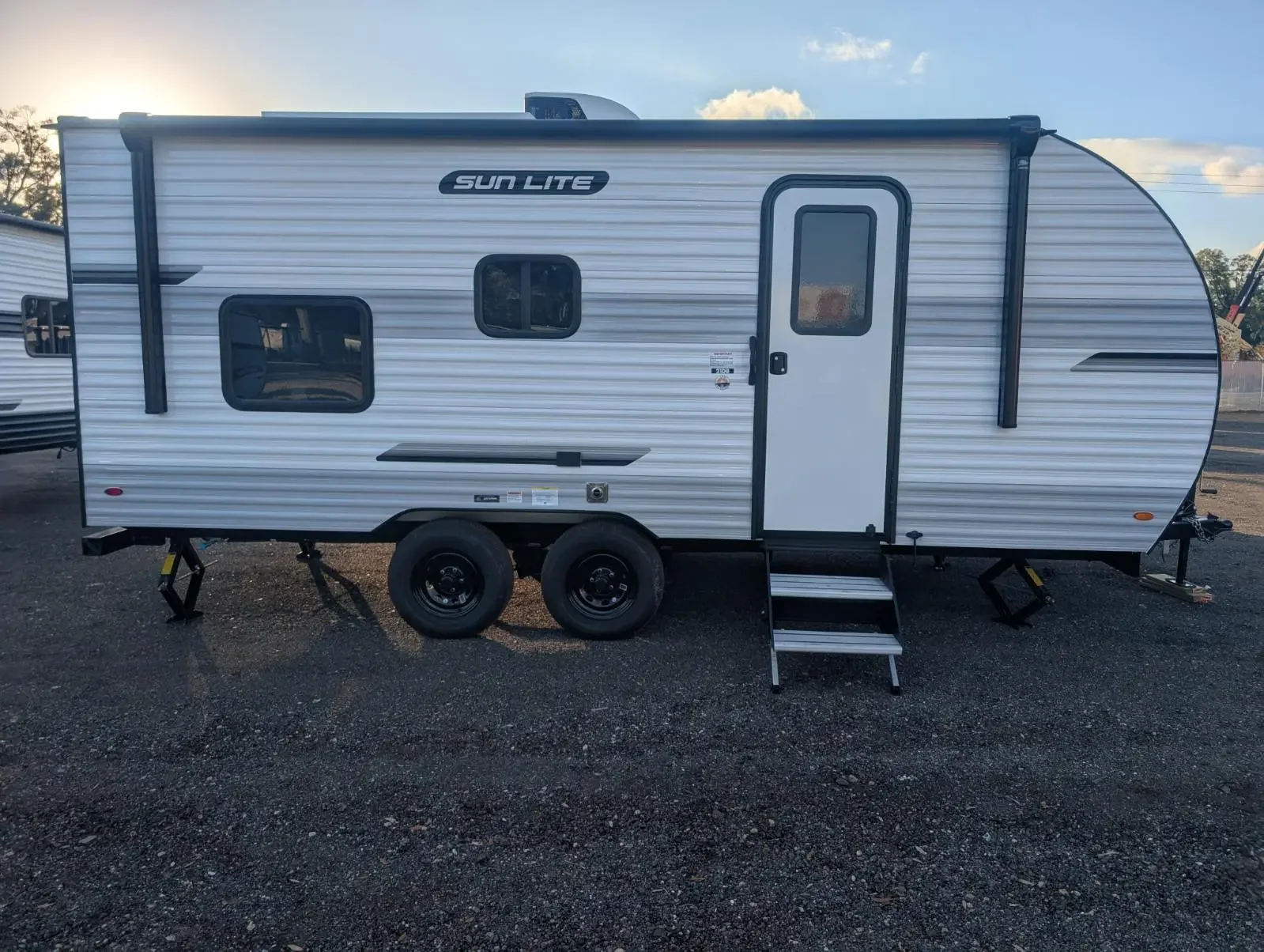 2026 Sunset Park Sun Lite LTD 21DO exterior