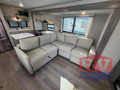 2026 Coachmen Catalina Legacy Edition 323MAZE photo 8