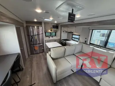 2026 Coachmen Catalina Legacy Edition 323MAZE photo 13