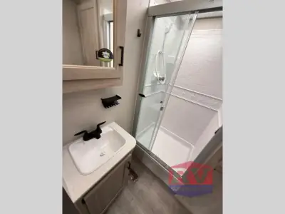 2026 Coachmen Catalina Legacy Edition 323MAZE photo 34