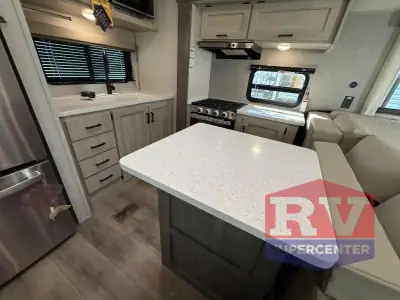 2026 Coachmen Catalina Legacy Edition 323MAZE photo 19
