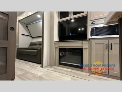 2025 Grand Design Influence photo 16