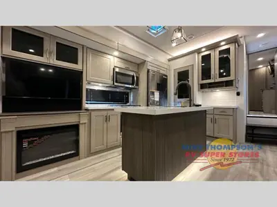 2025 Grand Design Influence photo 11