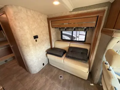 2014 Itasca NAVION 24G photo 7