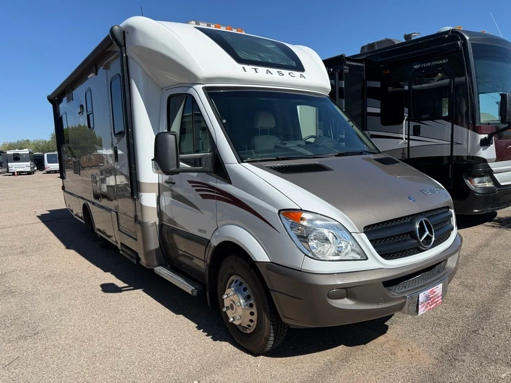 2014 Itasca NAVION 24G exterior