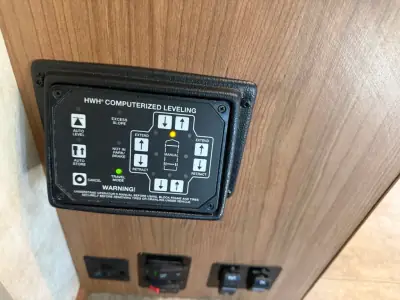 2014 Itasca NAVION 24G photo 24