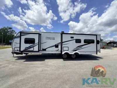 2022 Coachmen 324RLDSLE photo 9