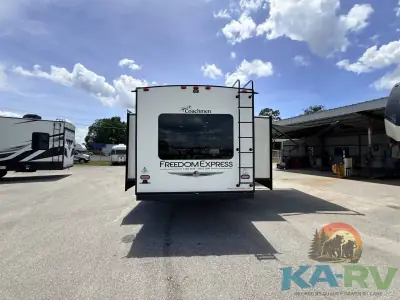 2022 Coachmen 324RLDSLE photo 11