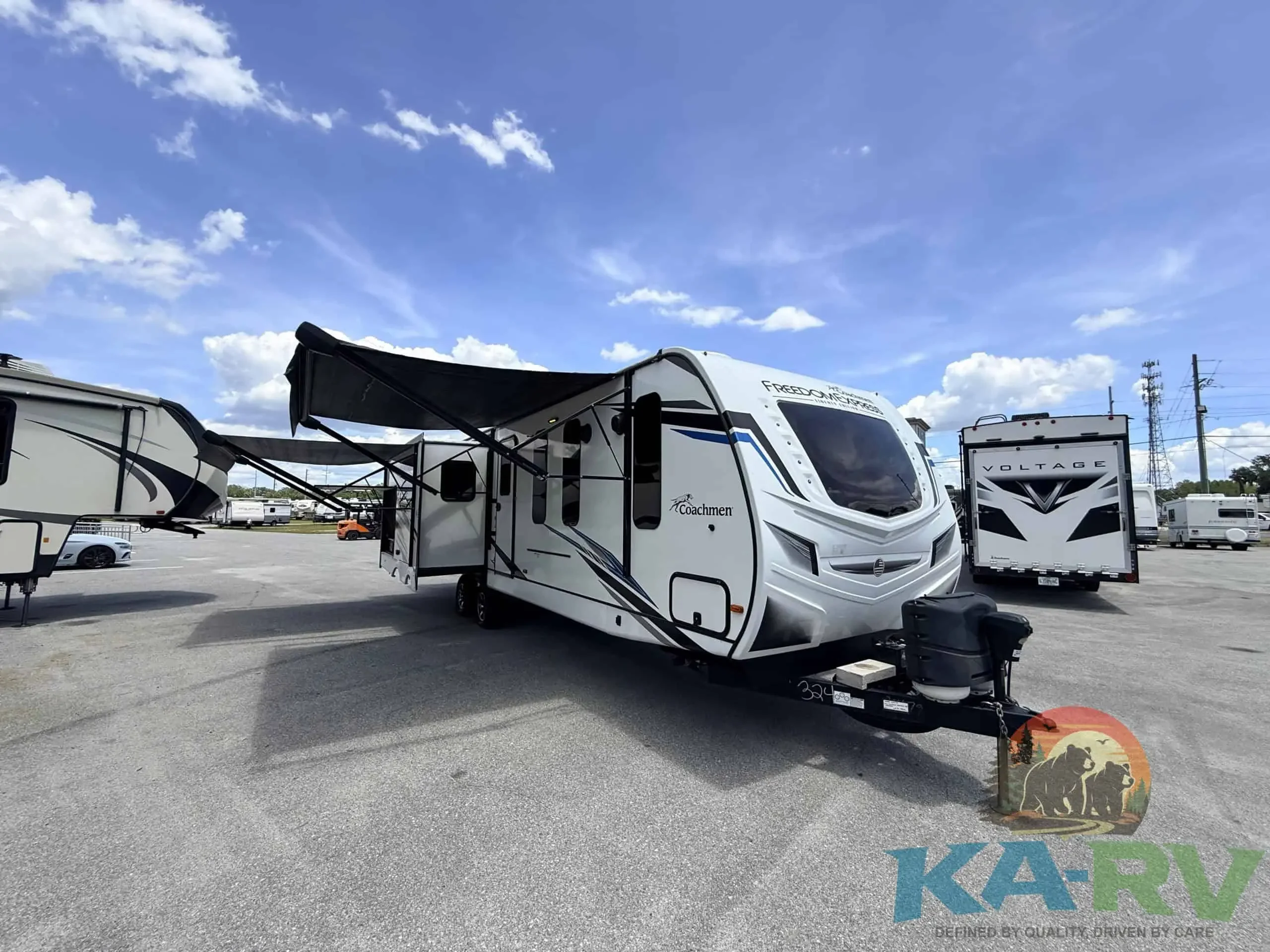 2022 Coachmen 324RLDSLE exterior