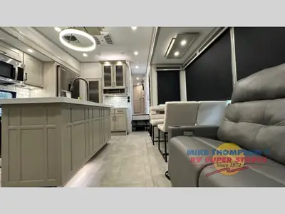 2025 Grand Design Solitude photo 11