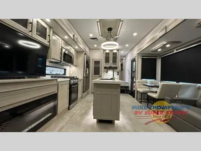2025 Grand Design Solitude photo 7
