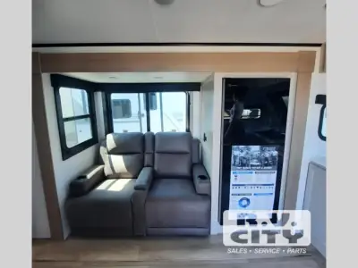 2027 Jayco Jay Feather 24FK photo 4