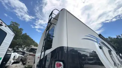 2017 Thor Motor Coach Miramar 34.2 photo 70
