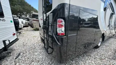 2017 Thor Motor Coach Miramar 34.2 photo 71