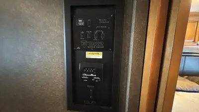 2017 Thor Motor Coach Miramar 34.2 photo 36