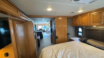 2017 Thor Motor Coach Miramar 34.2 photo 34