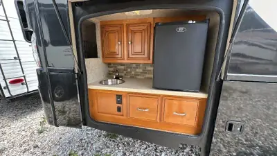 2017 Thor Motor Coach Miramar 34.2 photo 7