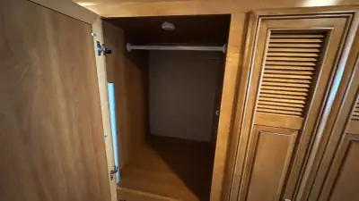 2017 Thor Motor Coach Miramar 34.2 photo 25