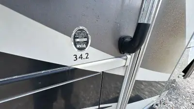 2017 Thor Motor Coach Miramar 34.2 photo 9