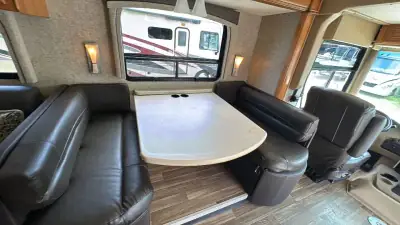 2017 Thor Motor Coach Miramar 34.2 photo 51